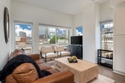 Lux Downtown Condo, steps to Broadway, P301 - free parking included