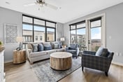 Luxurious Downtown Corner unit- 2 Bd2 Bth- 321 Parking Included