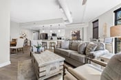 Luxurious Downtown-2 bed 2 bath Corner 2M Parking included