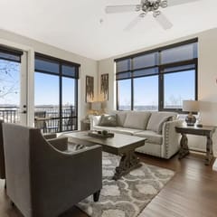 Luxurious Downtown Corner Views 2 bed 2bath- 211-Parking included
