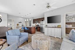 Luxurious Downton High Floor 2 br 2 bth Condo- 504 Parking included