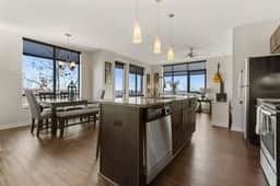 Luxurious Downtown Corner Views 2 bed 2bath- 211-Parking included