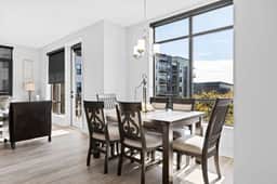 Luxury Downtown 2 bed 2 bath corner unit- 304 Parking included