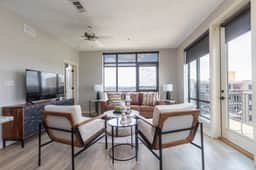 Luxurious City and River Views-2 bed 2 bath Corner Unit-High floor #521 - Image 2