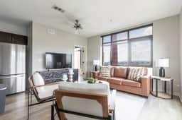 Luxurious City and River Views-2 bed 2 bath Corner Unit-High floor #521 - Image 3