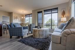 Luxurious Downtown Corner Views 2 bed 2bath- 211-Parking included - Image 5