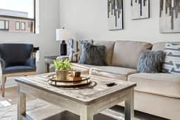 Luxurious Downtown 2 bedroom 2 bath- 1M Parking included - Image 2