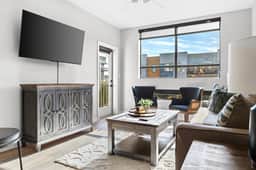 Luxurious Downtown 2 bedroom 2 bath- 1M Parking included - Image 3