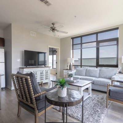 Luxurious Top Floor 2 Br 2 Ba Downtown Corner Condo- 604
