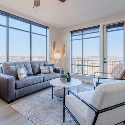 Luxurious Downtown Penthouse-2 bed 3 bath plus loft-  402