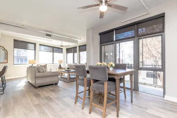Luxurious Downtown 2 bedroom 2 bath- 1M Parking included - Image 1