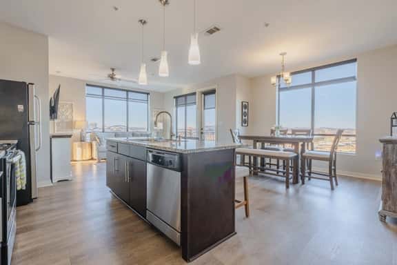 Luxurious Downtown Corner 2bd2bth-City/River- 320 Parking included - Image 1