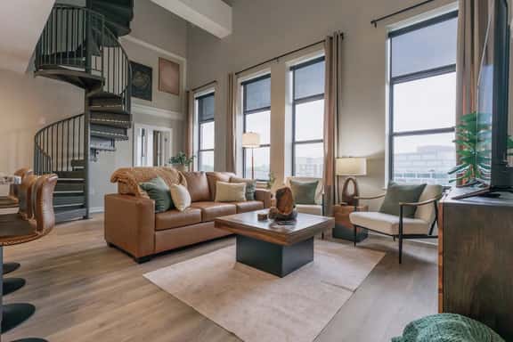 Luxurious Downtown Penthouse-2 bed 3 bath plus loft-  402 - Image 1