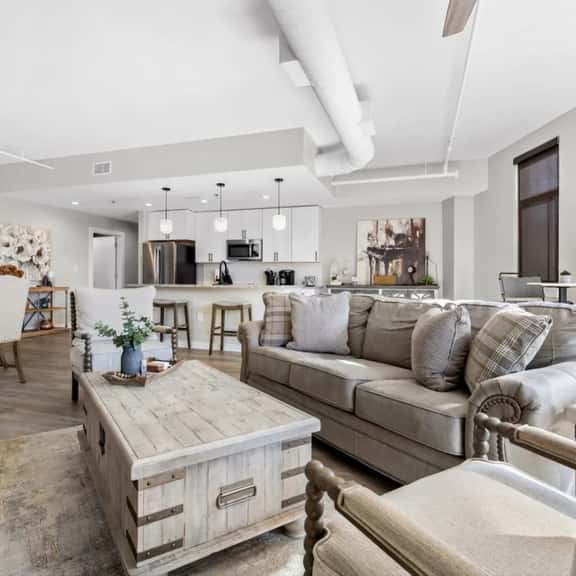 Luxurious Downtown-2 bed 2 bath Corner 2M Parking included - Image 1
