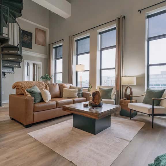Luxurious Downtown Penthouse-2 bed 3 bath plus loft-  402 - Image 1