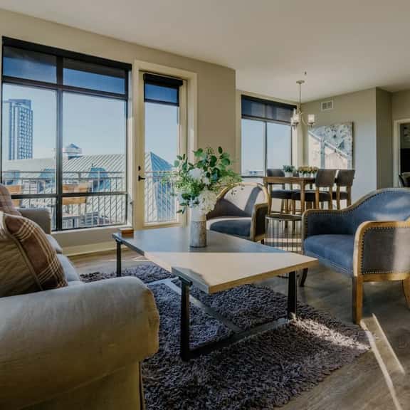 Luxurious City and River Views-2 bed 2 bath Corner Unit-High floor #521 - Image 1