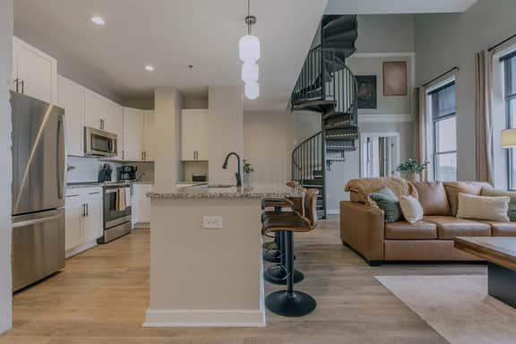 Luxurious Downtown Penthouse-2 bed 3 bath plus loft-  402