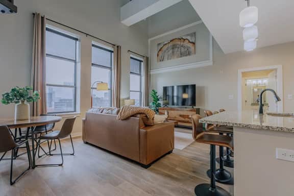 Luxurious Downtown Penthouse-2 bed 3 bath plus loft-  402