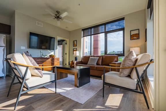 Luxurious Downtown Corner unit- 2 Bd2 Bth- 321 Parking Included - Image 5