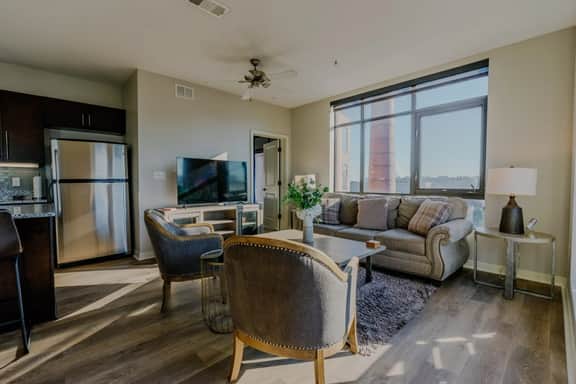 Luxurious City and River Views-2 bed 2 bath Corner Unit-High floor #521 - Image 3