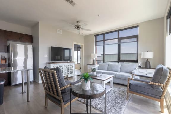 Luxurious Top Floor 2 Br 2 Ba Downtown Corner Condo- 604