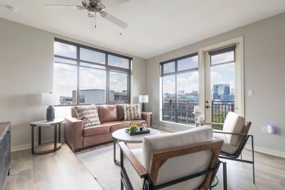 Luxurious City and River Views-2 bed 2 bath Corner Unit-High floor #521 - Image 1